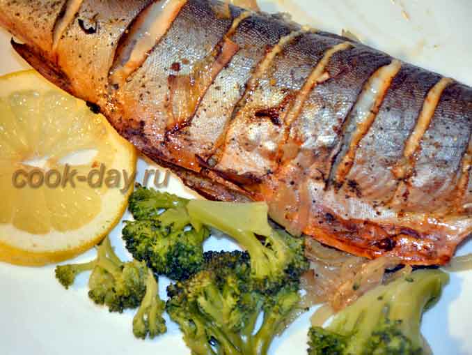 Голец - рыбное блюдо для обеда или ужина с горниром из броколи